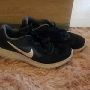 Nikes size 8